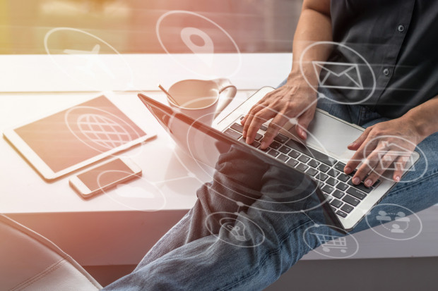 fot. shutterstock Małe i średnie firmy szukają inspiracji w internecie