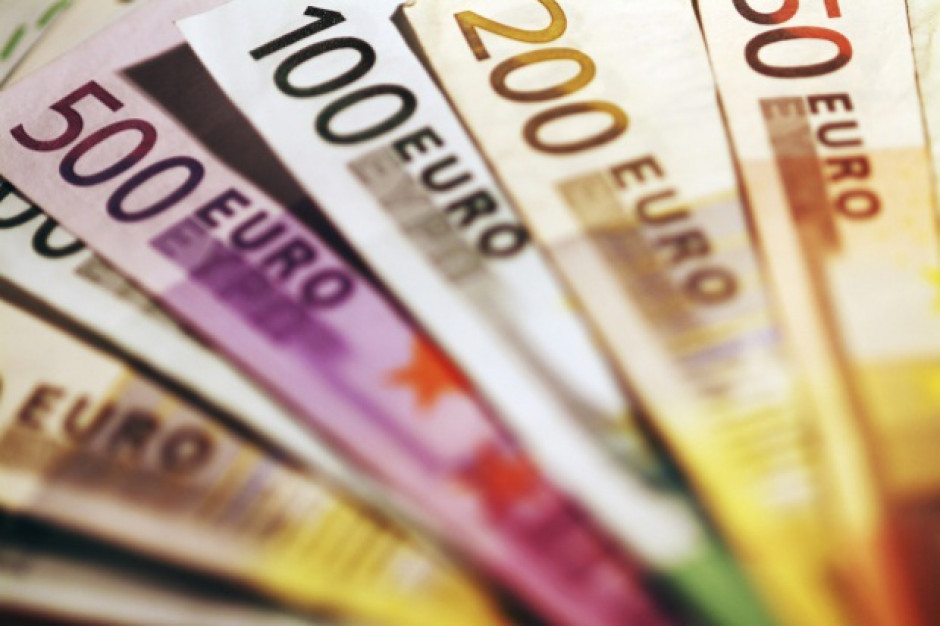 KE chce do 2025 roku wprowadzić euro we wszystkich krajach UE