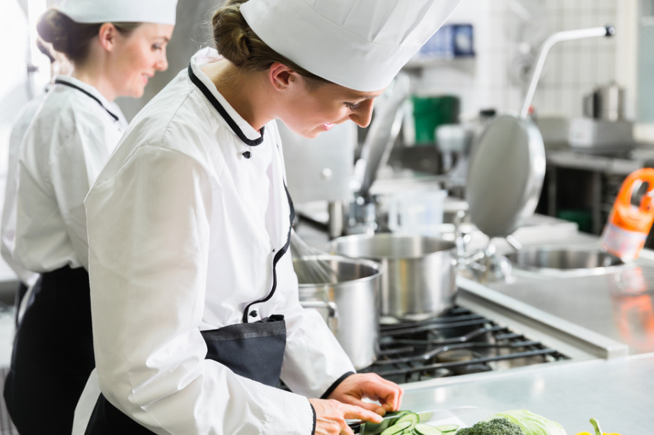 Fot. shutterstock W wakacje zwiększone zapotrzebowanie na pracowników gastronomii, rolnictwa i handlu