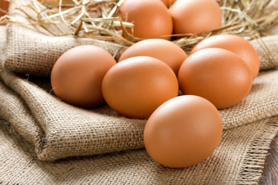 Stokrotka rezygnuje ze sprzedaży jajek z chowu klatkowego