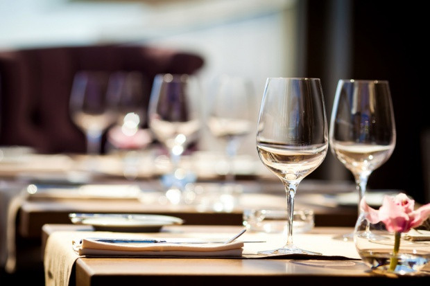 fot. shutterstock Muzyka w restauracji może przyciągać klientów