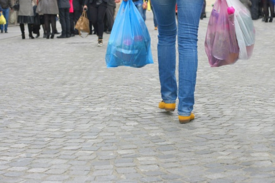 fot. shutterstock KE wzywa Polskę do wprowadzenia przepisów ws. plastikowych torebek