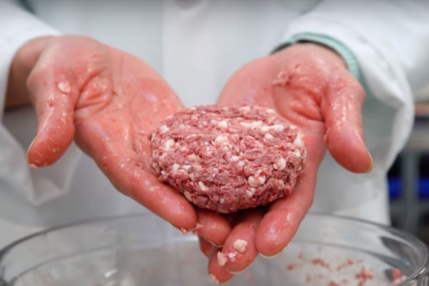 Amerykański start-up Impossible Foods tworzy wegańskie burgery, które do złudzenia przypominają mięso Mintel wskazuje najciekawsze start-upy produkujące zamienniki mięsa i jaj