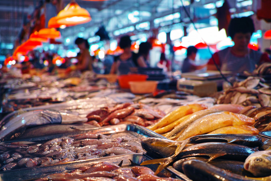 Japonia: Kontrowersje wokół przeniesienia słynnego targu rybnego