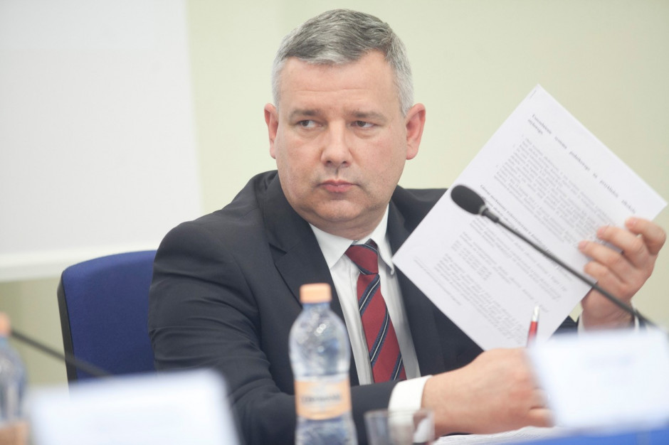 Piotr Dziedzic, dyrektor Departamentu Zwalczania Przestępczości Ekonomicznej Ministerstwa Finansów, fot. PTWP W 2016r. w porównaniu z 2015r. o 4 mln. mniej wjechało do Polski alkoholu skażonego metodą węgierską