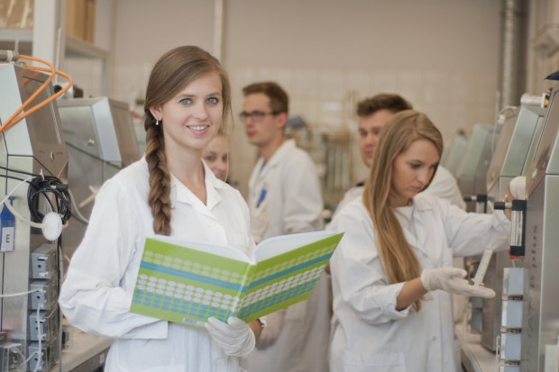 Studenci /fot. UPW Wydział Nauk o Żywności Uniwersytetu Przyrodniczego we Wrocławiu obchodzi swoje 40-lecie