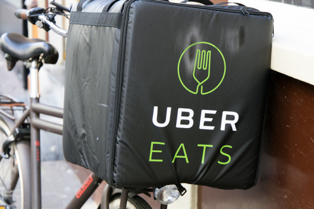 fot. shutterstock W.Brytania: Rząd chce wzmocnić pozycję pracowników Ubera i Deliveroo