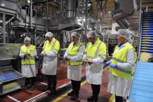 Zdjęcie numer 1 - galeria: PepsiCo uruchomiła dwie nowe linie do produkcji słonych przekąsek w fabrykach Frito Lay w Polsce (foto)