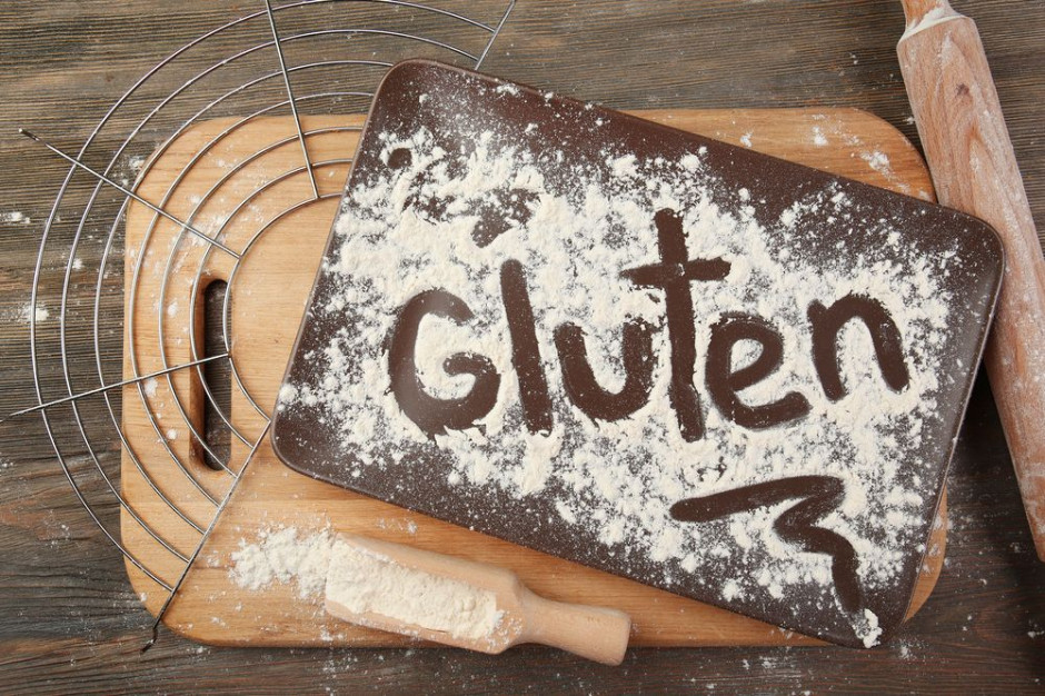 fot. shutterstock.com IŻŻ: Gluten obecny jest często w wędlinach, daniach gotowych i jogurtach. Ale zdrowym ludziom nie szkodzi