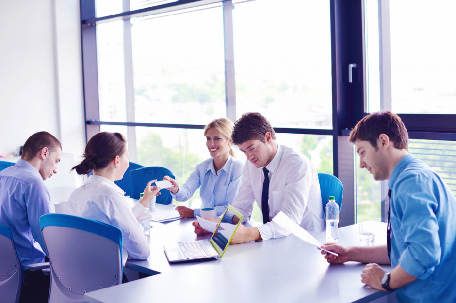 Fot. shutterstock Badanie: 60 proc. firm planujących rekrutację szuka pracowników średniego szczebla