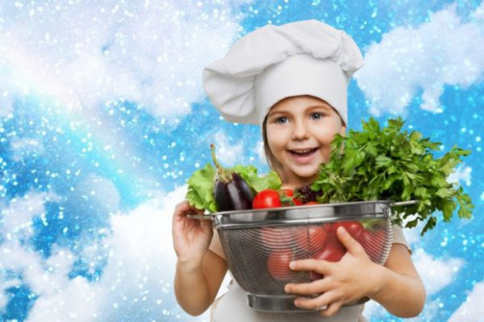 fot. shutterstock Od października dzieci w szkołach będą bezpłatnie jadły owoce i piły mleko
