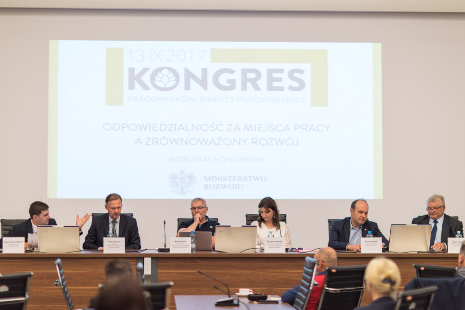 Rajmund Szulc, wiceprezes ZPPC (pierwszy z prawej), fot. materiały prasowe Związek Polskich Plantatorów Chmielu: Ceny chmielu w Polsce są jednymi z najniższych na świecie