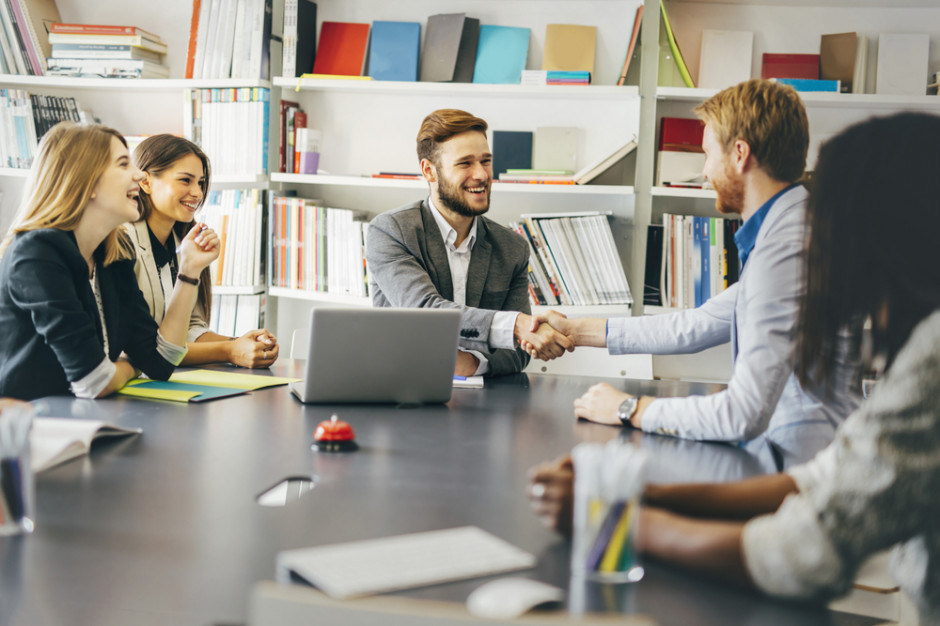 fot. shutterstock Rynek pracy: Coraz więcej firm zamierza zatrudniać cudzoziemców