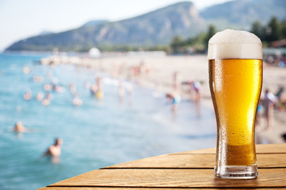 fot. shutterstock Piwo i lody przegrały z pogodą. Sezonowe branże na minusie