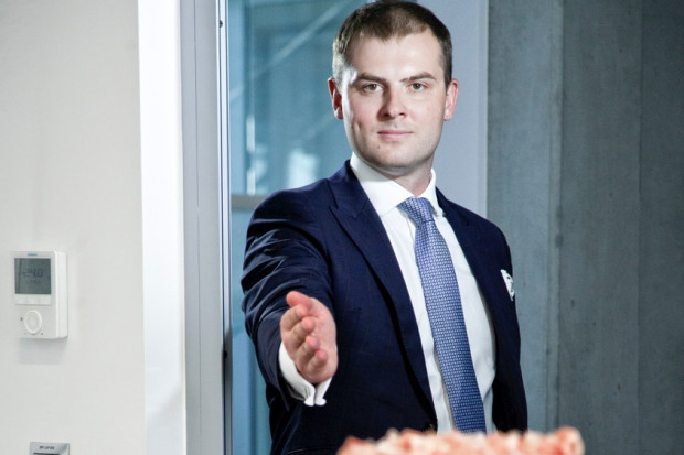 Robert Rutkowski właściciel firmy RobRut Distribution, fot. Paweł Pawłowski/Żelaznastudio RobRut: W przypadku szynki dojrzewającej wszystko trwa dłużej