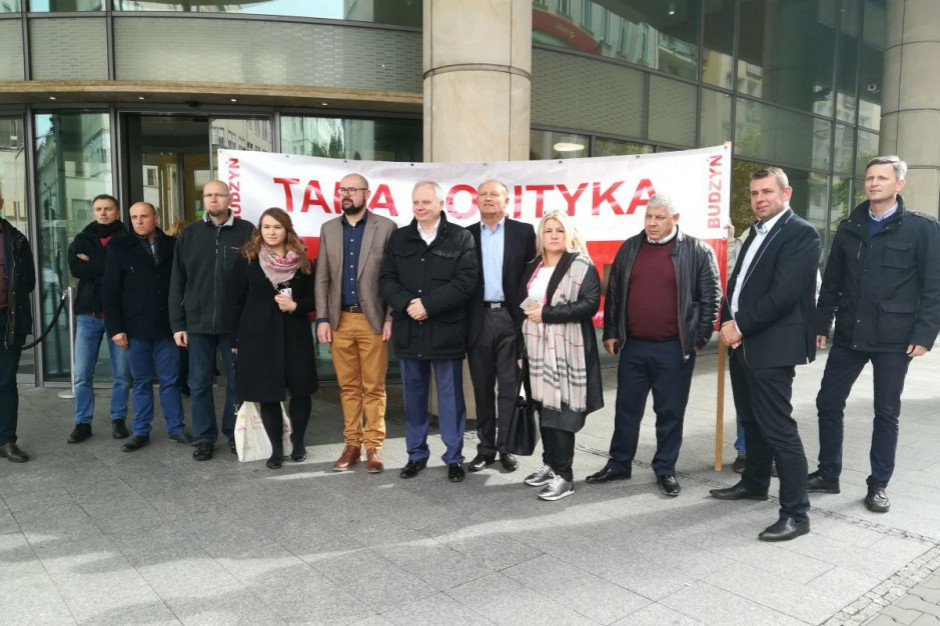 Protest miał charakter jedynie symboliczny, obecni na nim byli przedstawiciele organizacji tworzących Radę Sektora Wołowiny fot. Ł. Głuchowski (farmer.pl) RSW: Nie zgadzamy się, aby polska wołowina była