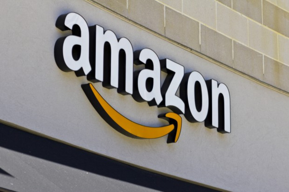 Amazon z patentem na drony doładowujące pojazdy elektryczne