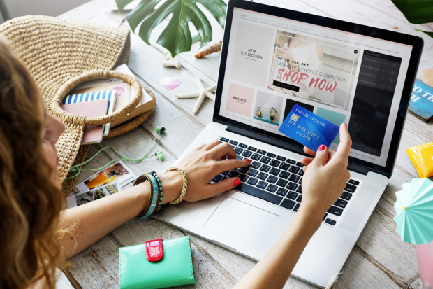 fot. shutterstock Zakaz handlu w niedziele: Zakupy smartfonem też niemożliwe