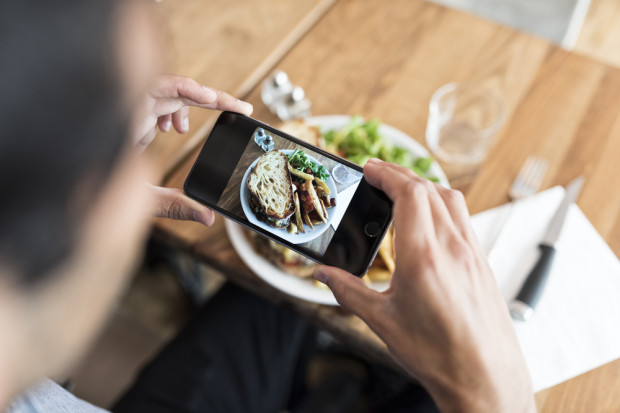 fot. shutterstock Brytyjska restauracja zakazała gościom fotografowania dań