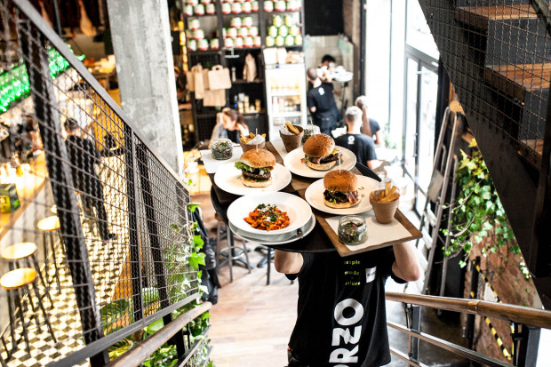 fot. materiały prasowe Orzo następca Aioli na Placu Konstytucji – wywiad z współwłaścicielami nowej restauracji