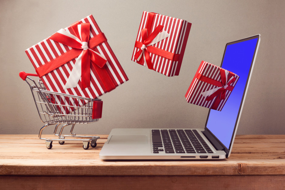 Badanie: Połowa Polaków planuje zakup prezentów w sklepach internetowych