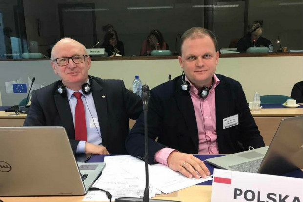 Eugeniusz Wencek (Kierownik Działu Hodowli i Oceny Drobiu KRD-IG) oraz Łukasz Dominiak (Dyrektor Generalny KRD-IG), fot. mat. pras. KRD-IG reprezentantem Polski na spotkaniu Grupy Prognostycznej KE ds. Drobiu i Jaj