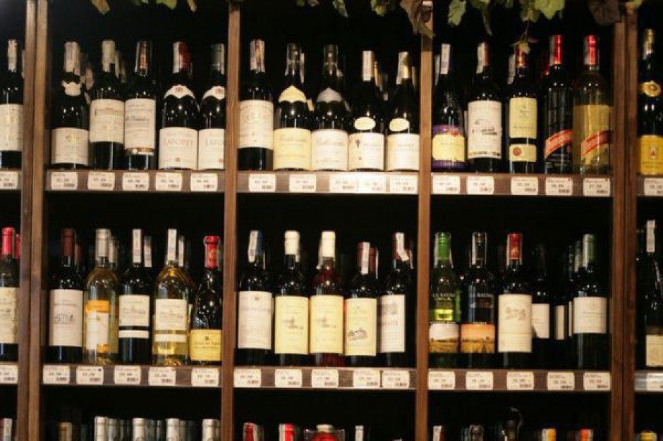 Projekt o ograniczeniu sprzedaży alkoholu trafił do komisji