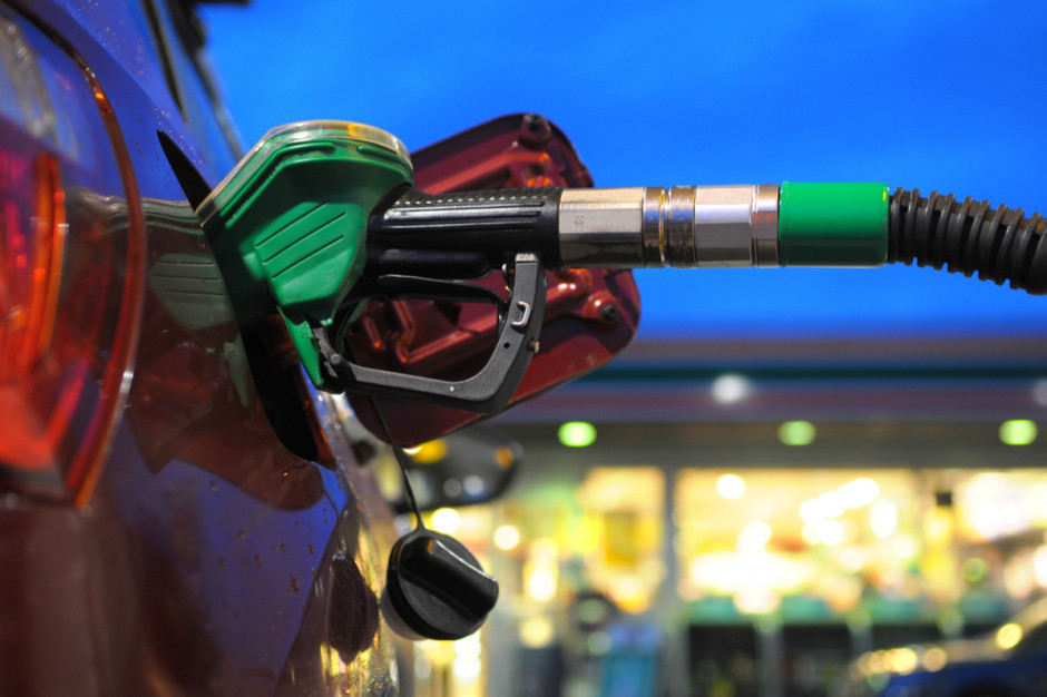 Sklepy na stacjach paliw mogą skorzystać na zakazie handlu w niedziele 