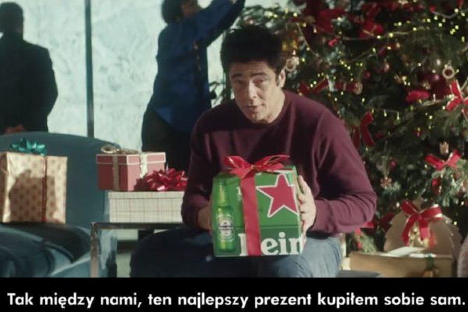 fot. materiały prasowe Benicio del Toro ponownie w świątecznej kampanii marki Heineken