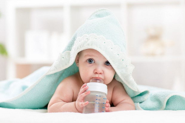 fot. shutterstock Jak przekonać dzieci do picia wody?
