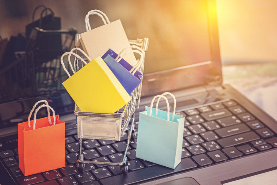 Fot. shutterstock Badanie: Polacy ufają zagranicznym sklepom internetowym