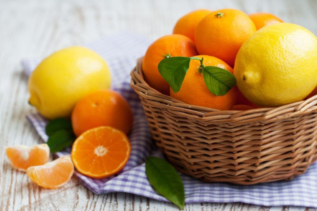 fot. shutterstock Bronisze: Przed świętami cytrusów nie brakuje