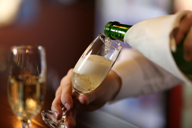 fot. shutterstock PIWiW: produkcja wysokiej klasy szampana trwa około sześć lat