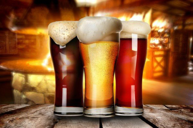fot. Shutterstock Grupa Żywiec i Kompania Piwowarska mocno zwiększyły wydatki na reklamę TV w 2017 r.