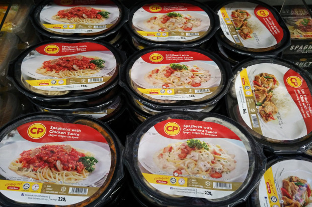 Dania pod marką CP w sklepie w Kuala Lumpur, Malezja, fot. shutterstock Udziałowiec SuperDrobu inwestuje w Chinach