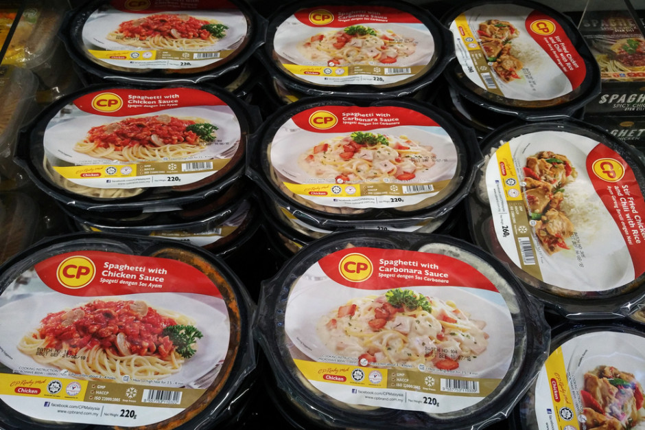 Dania pod marką CP w sklepie w Kuala Lumpur, Malezja, fot. shutterstock Udziałowiec SuperDrobu inwestuje w Chinach