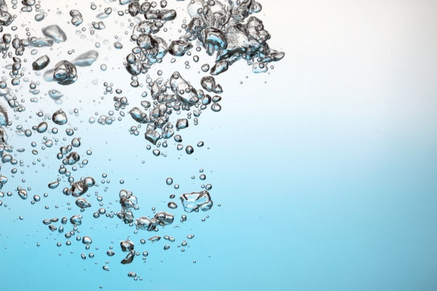 fot. shutterstock Raw water, czyli "surowa" woda - nowy trend 2018 roku