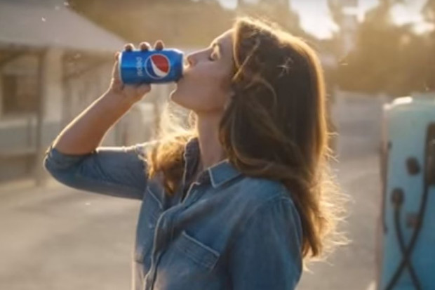 fot. kadr z Pepsi Super Bowl 2018 Ad Teaser; youtube Pepsi powraca z reklamą z Cindy Crawford
