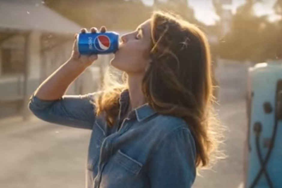 fot. kadr z Pepsi Super Bowl 2018 Ad Teaser; youtube Pepsi powraca z reklamą z Cindy Crawford