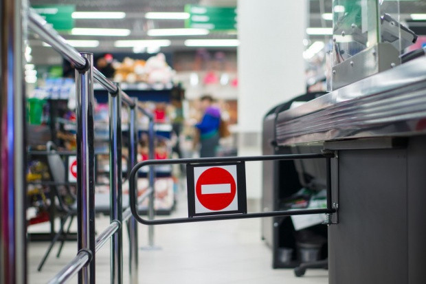fot. shutterstock Sieci handlowe: Przez zakaz handlu w niedziele pracownicy nie stracą pracy