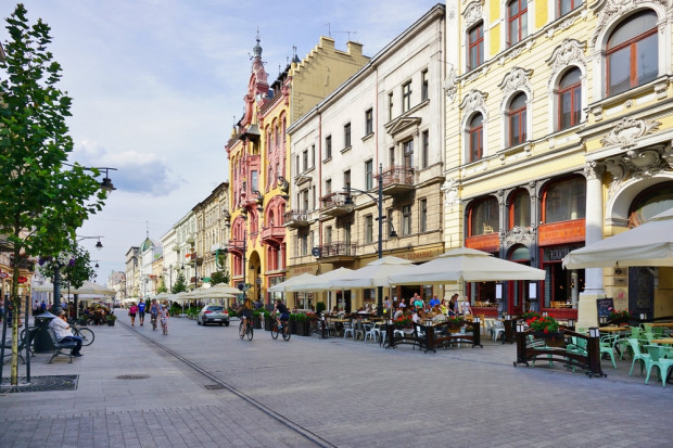 Ulica Piotrkowska w Łodzi. Fot. shutterstock CBRE: Gastronomia stała się najważniejszym najemcą na ulicach handlowych w Polsce