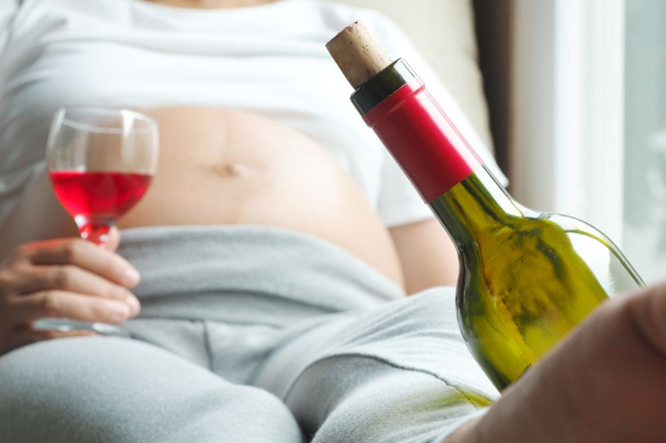 Kobiety w ciąży mogą pojawić się na butelkach z alkoholem
