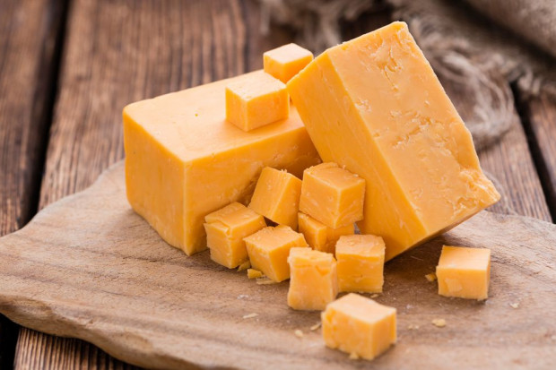 Ser Cheddar; fot. shutterstock.com GDT: Wzrosły ceny wszystkich produktów mlecznych