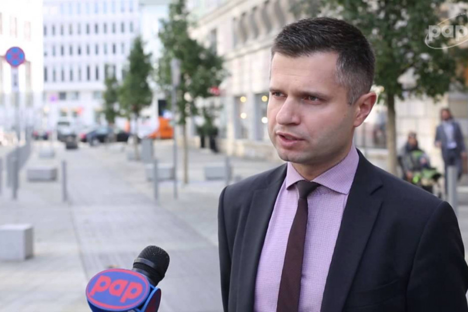 Piotr Bujak, główny ekonomista PKO BP, fot. PAP Ekonomista: Obecność w strefie euro może być potencjalnie niebezpieczna dla Polski