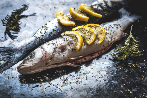 fot. shutterstock Naukowcy: Kwasy omega 3 pochodzące z ryb skuteczniej chronią przed rakiem niż te z roślin