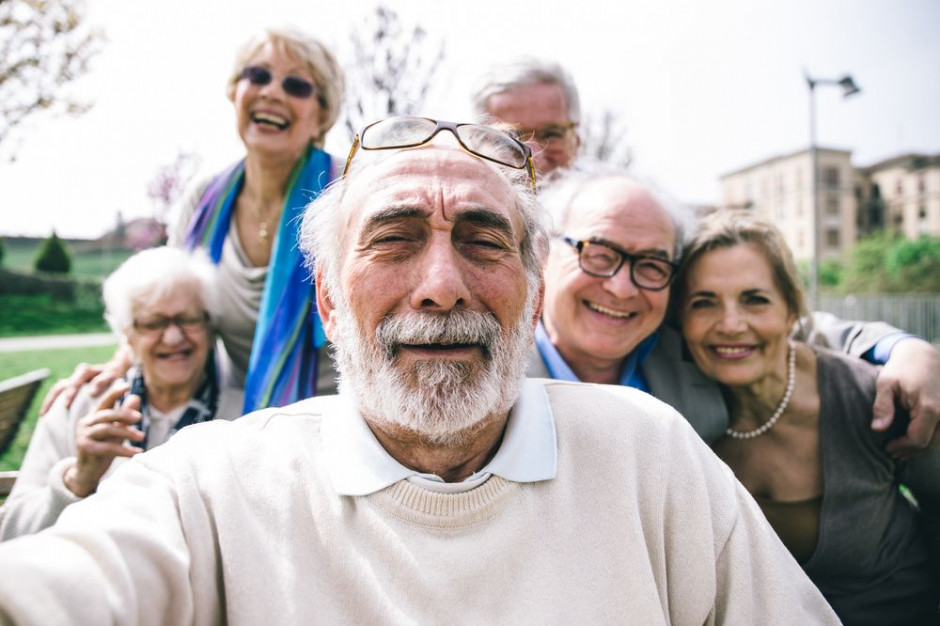 fot. shutterstock IŻŻ podpowiada seniorom jak zdrowo się odżywiać i żyć