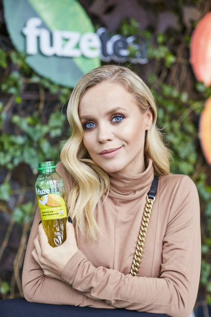Anna Skura, blogerka i podróżniczka znana jako What Anna Wears, fot. materiały prasowe Zdjęcie numer 4 - galeria: Coca-Cola poszerza swoje portfolio o nowy napój Fuzetea (galeria)