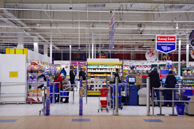 fot. shutterstock Zwolnienia grupowe w Tesco Polska mogą objąć do 600 osób