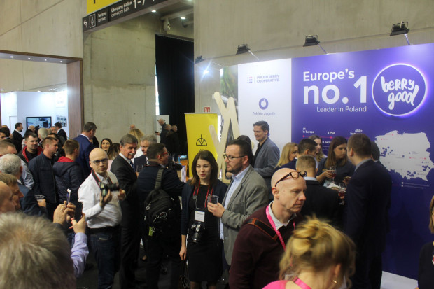 Fruit Logistica 2018; stoisko Polish Berry Cooperative/fot. PTWP Borówkowe piwo zadebiutowało na Fruit Logistica 2018 w Berlinie (zdjęcia)