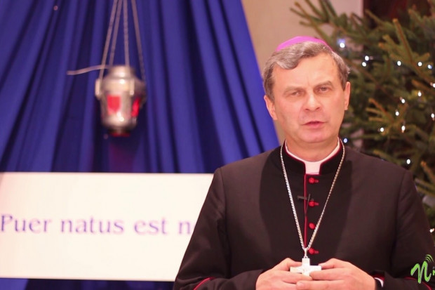 Bp Tadeusz Bronakowski, kadr za YouTube Biskupi: Zbyt wielu Polaków nie potrafi pić umiarkowanie